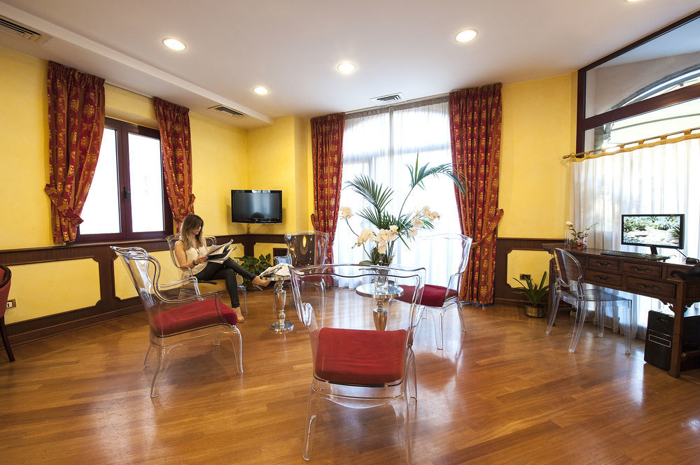 Hotel Regent - In Pieno Centro 산베네데토델트론토 외부 사진