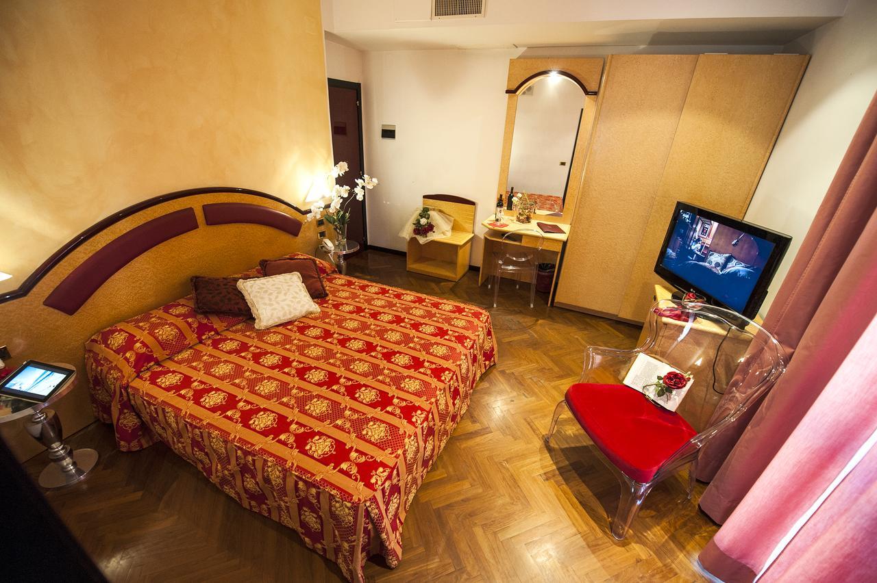 Hotel Regent - In Pieno Centro 산베네데토델트론토 외부 사진