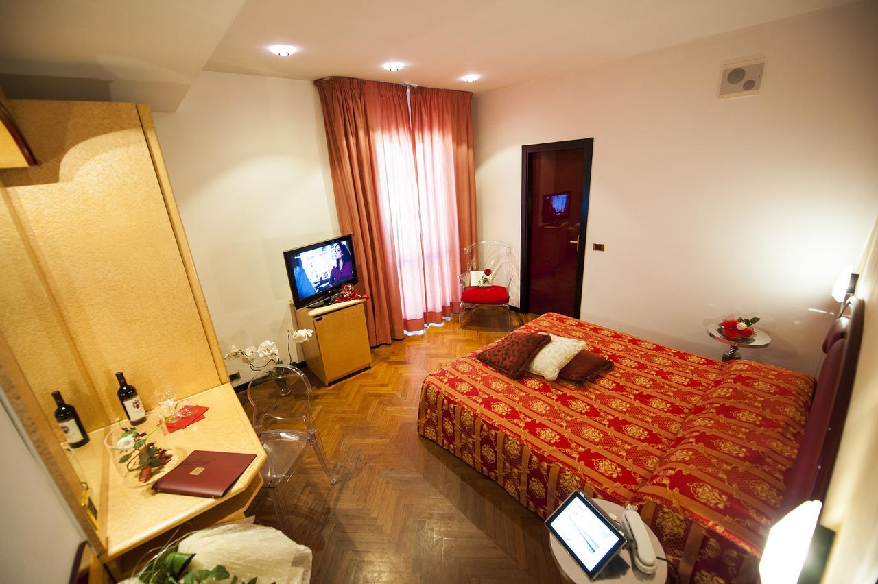Hotel Regent - In Pieno Centro 산베네데토델트론토 외부 사진