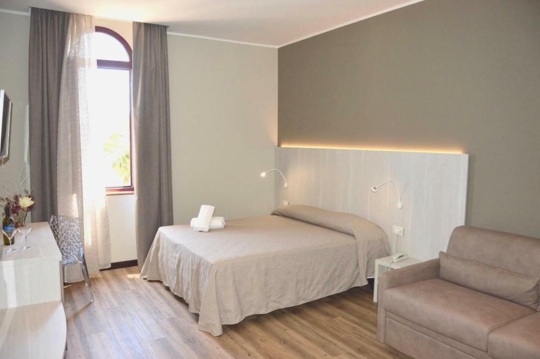 Hotel Regent - In Pieno Centro 산베네데토델트론토 외부 사진