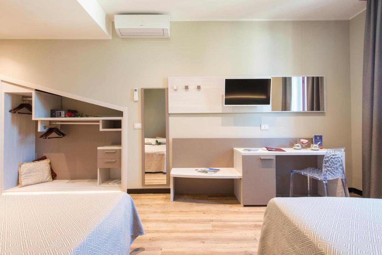 Hotel Regent - In Pieno Centro 산베네데토델트론토 외부 사진
