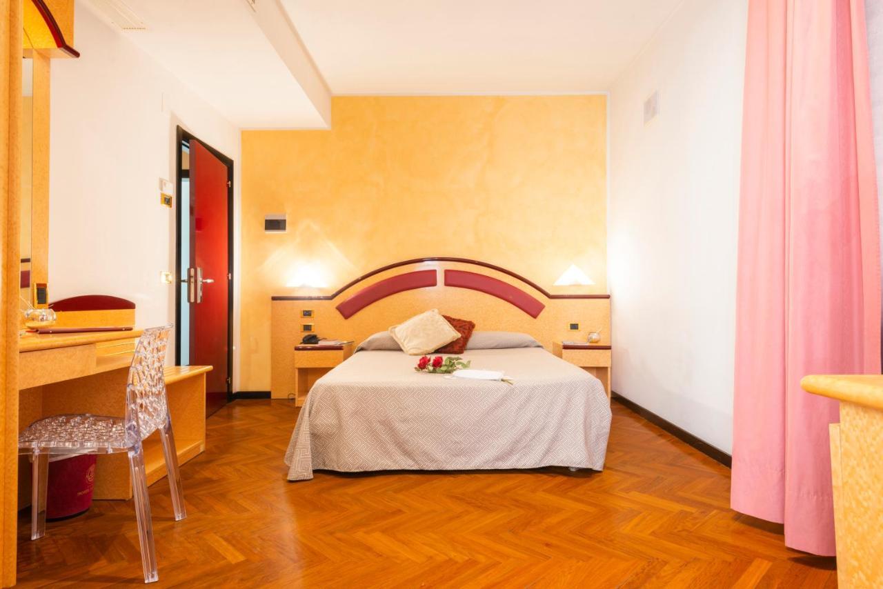 Hotel Regent - In Pieno Centro 산베네데토델트론토 외부 사진