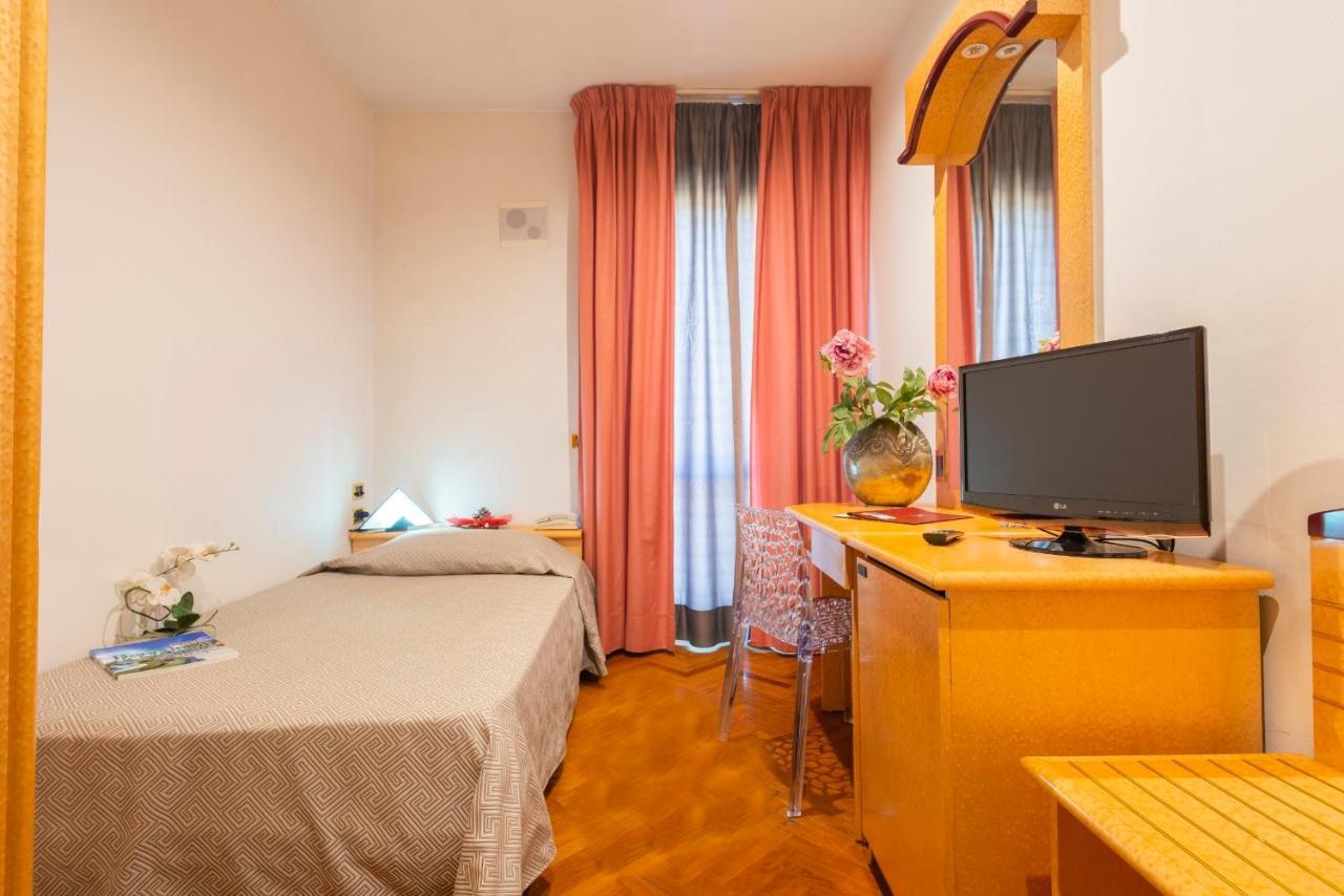 Hotel Regent - In Pieno Centro 산베네데토델트론토 외부 사진